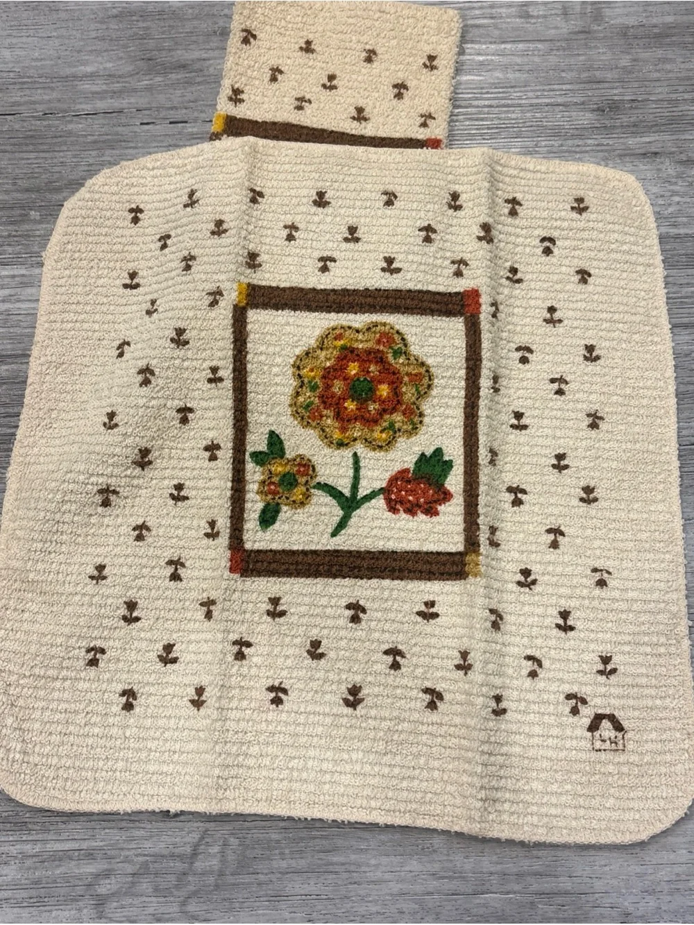 Vintage floral hand towels made in USA fringe washcloth bathroom set 80s